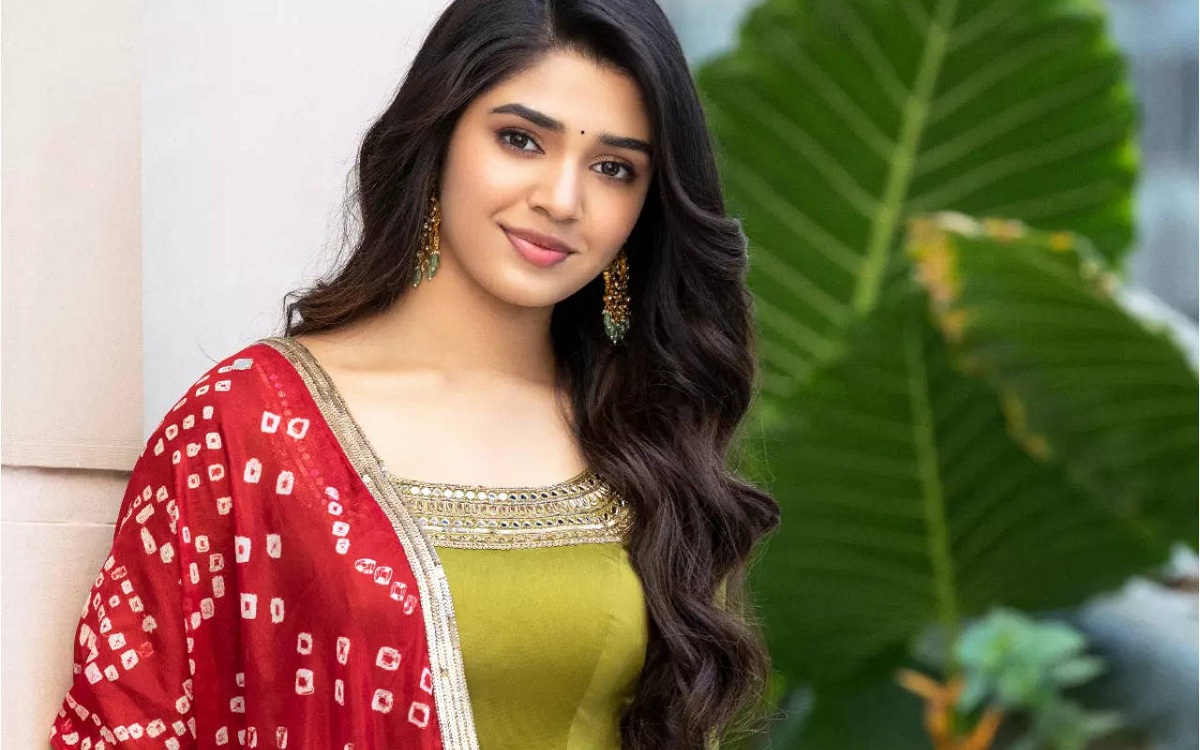 సమంత చేసిన పని చేయలేను: కృతి శెట్టి