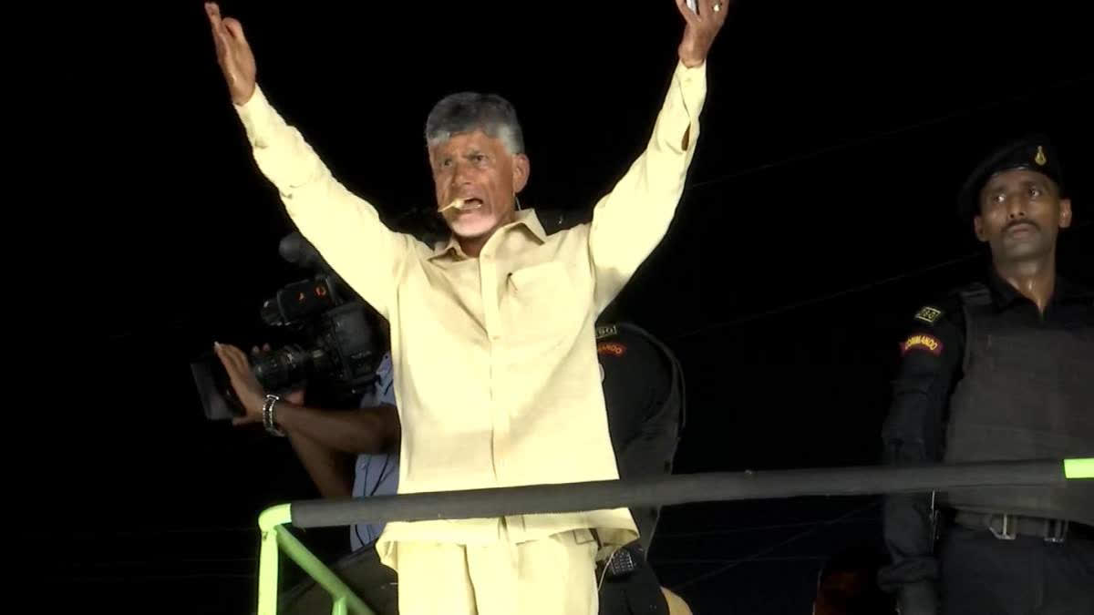 బాబు మారలేదు: మొన్న ఎస్సీ, నిన్న బీసీ, నేడు పేద!