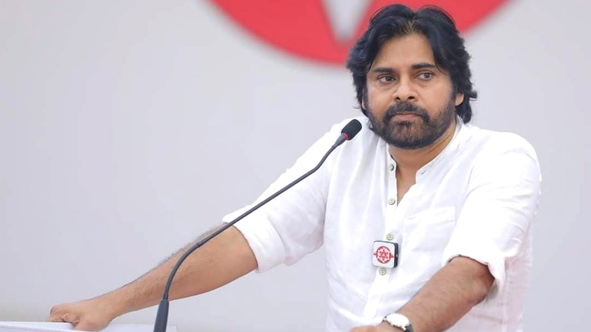 పవన్ చేష్టలతో ఫైర్ అవుతున్న మెగా ఫ్యాన్స్.?