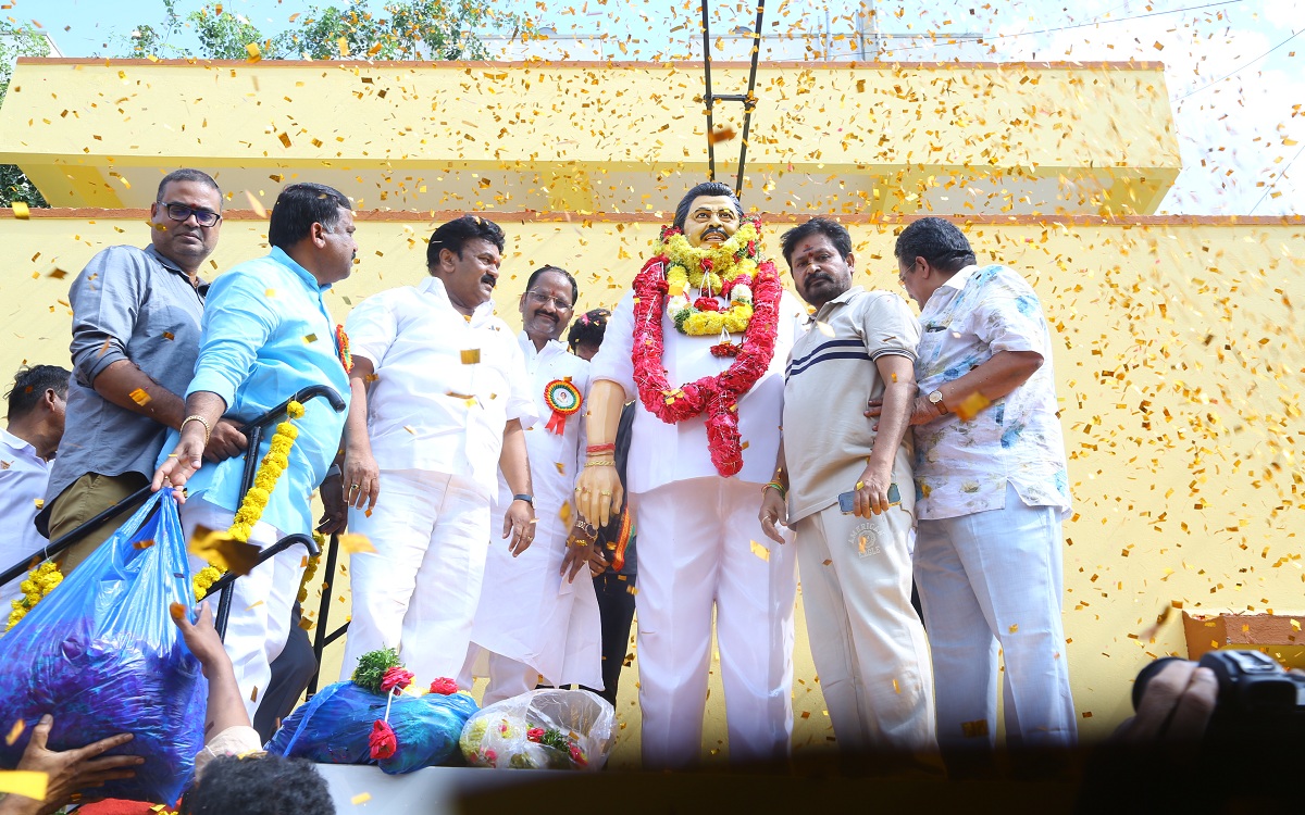 చిత్రపురి కాలనీలో దర్శకరత్న దాసరి నారాయణరావు విగ్రహావిష్కరణ