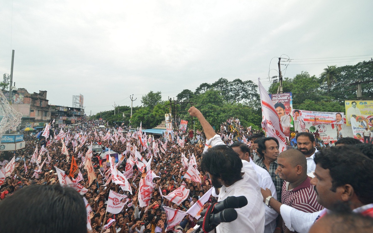 “జనసేన” పాత ట్వీట్లు చూసి రోదిస్తున్న “వాచ్ మేన్” లు!