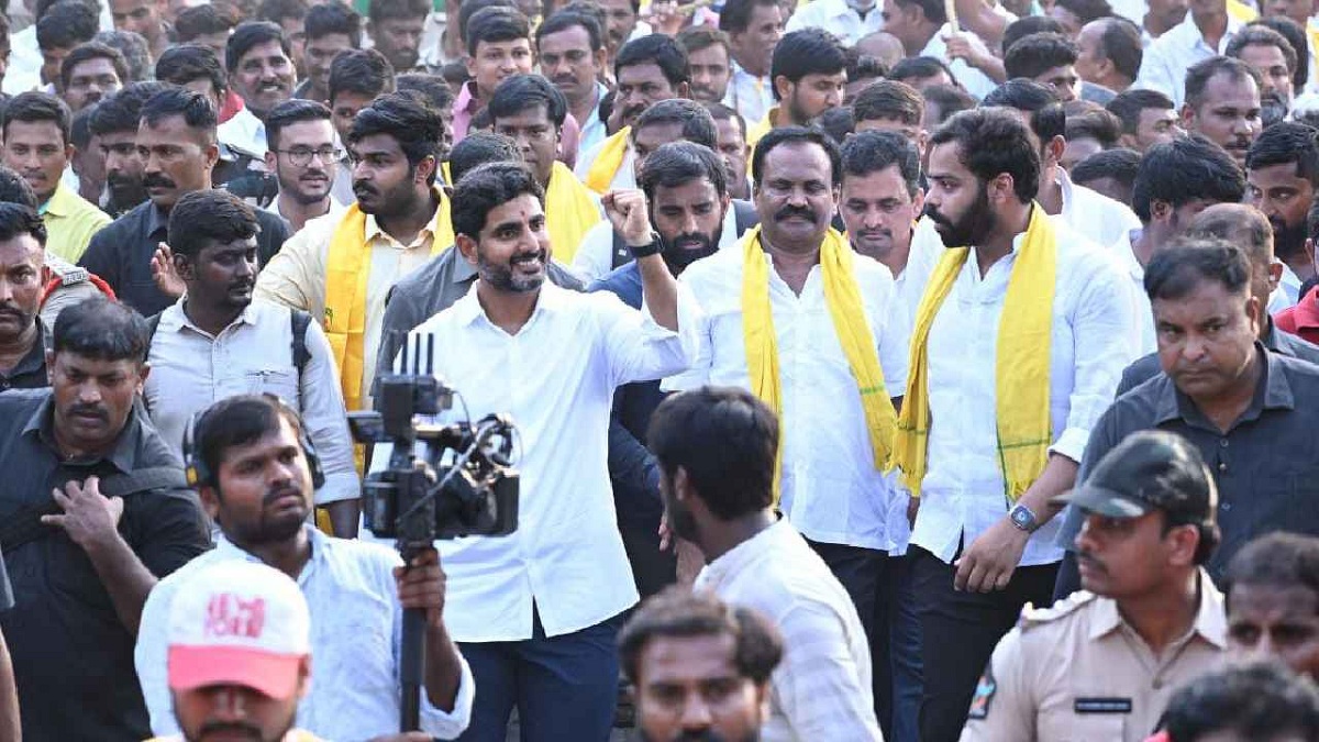 తప్పుకుంటే చారిత్రక తప్పిదం చేసినట్లే లోకేష్!