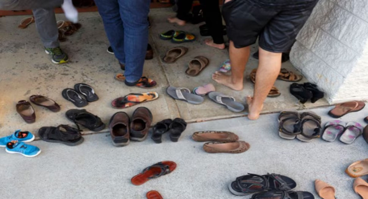 గుడి బయట చెప్పులు పోతే ఇంత దరిద్రమా.. అలాంటి పరిస్థితులు వస్తాయా?