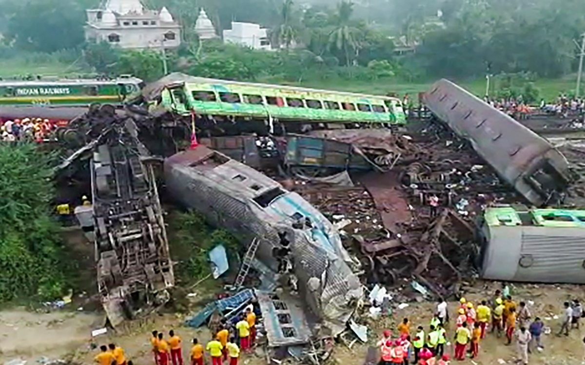 రైలు ప్రమాదంపై సీబీఐ విచారణ.! నవ్వకండి.. సీరియస్.!