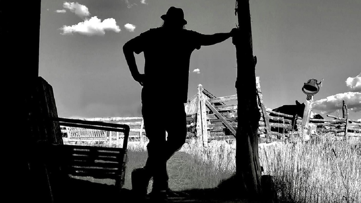 కమెడియన్ మితి మీరుతోంది ఓవరాక్షన్.!