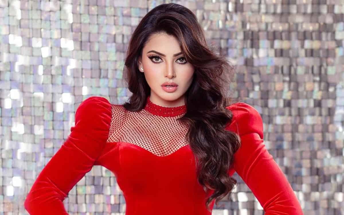 ఆ ఐటెం భామకు 190 కోట్ల ఇళ్లా?