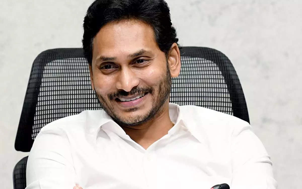 రాష్ట్ర ప్రభుత్వ ఉద్యోగులను అలా కూల్ చేసిన జగన్!