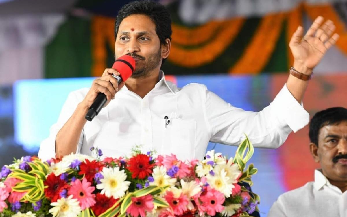 నాలుగేళ్ళకోసారి ఆయనలా భార్యల్ని మార్చలేం: వైఎస్ జగన్.!
