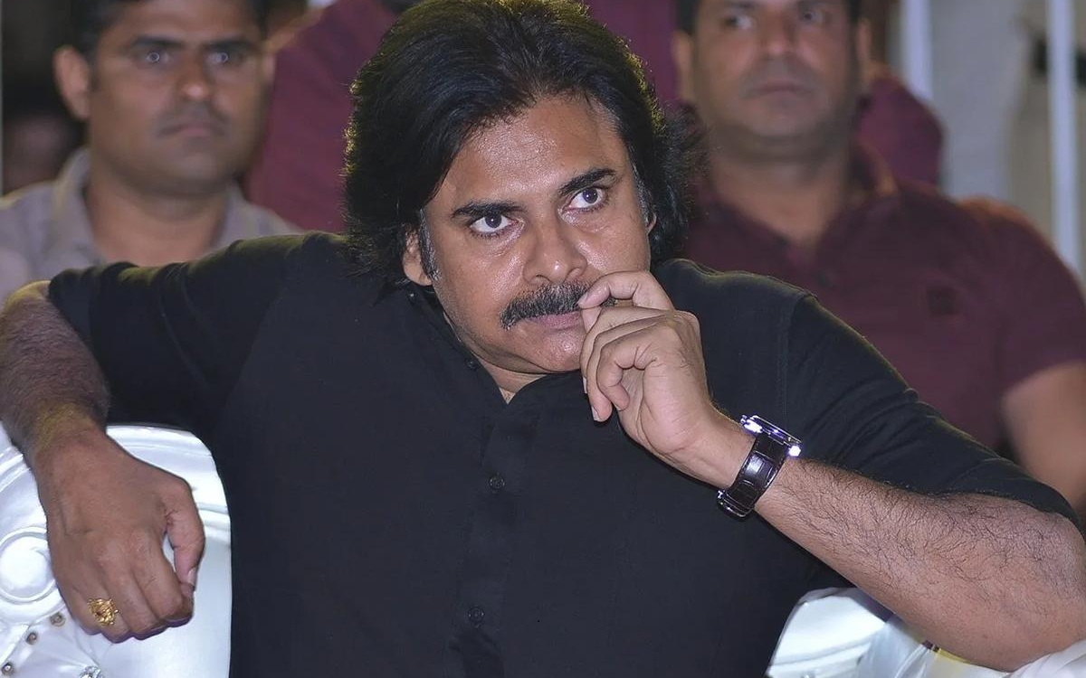 ఇక పవన్ ఫ్యాన్స్ ఆశలన్నీ ఆ సినిమాపైనే..