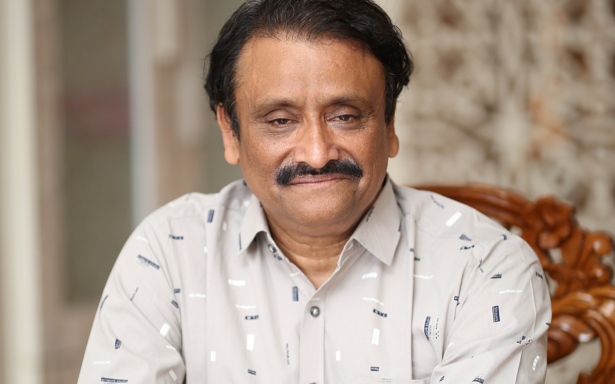 కమర్షియల్ ఎలిమెంట్స్‌ను కూడా చూపించాం.. ‘సర్కిల్’ డైరెక్టర్ నీలకంఠ