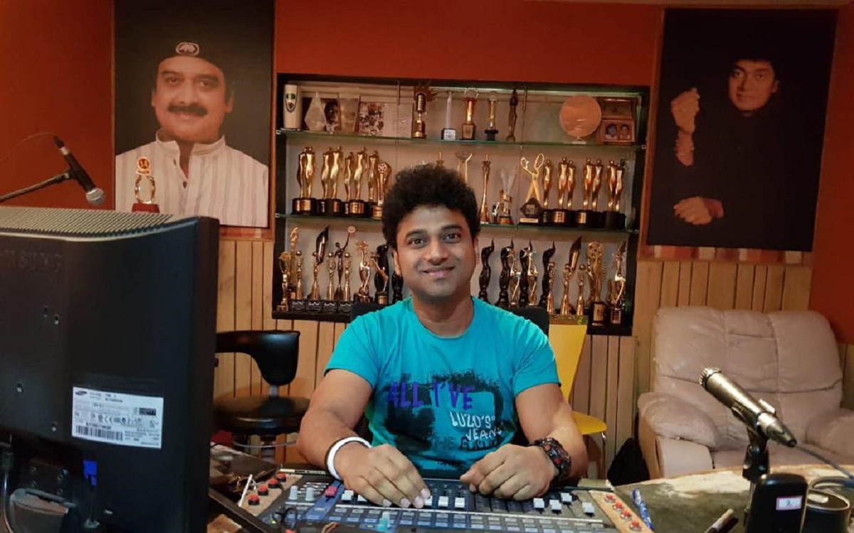 మాస్టో ఇళయారాజ ఆశీస్సులు తీసుకున్న దేవిశ్రీ!