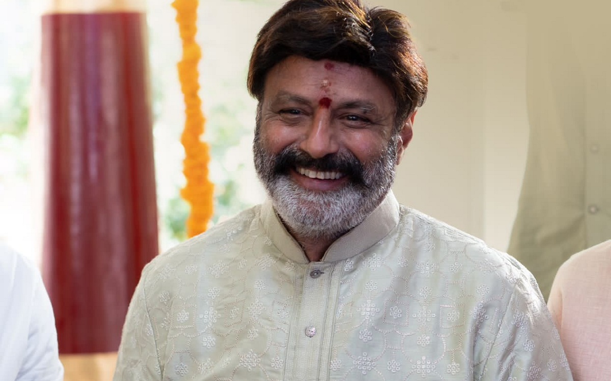 బాలయ్యను వదలని ఒకప్పటి స్టార్ డైరెక్టర్?