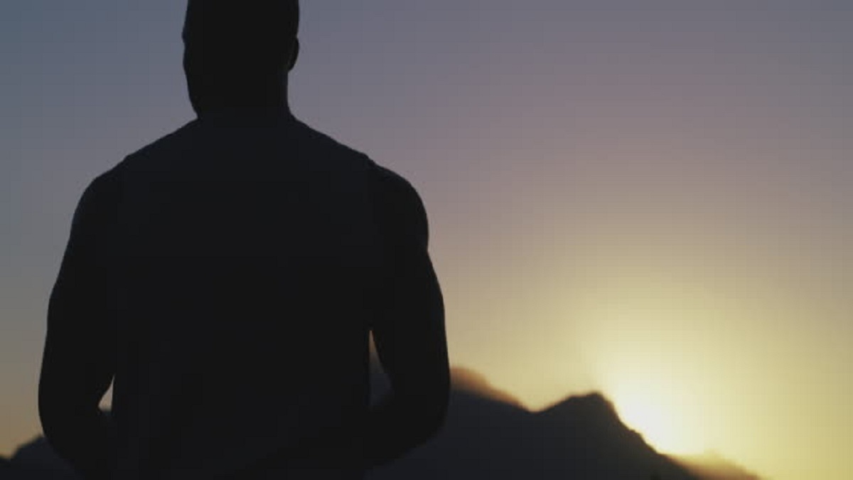 గుక్క పట్టి ఏడుస్తున్న సినీ ప్రముఖుడు.!