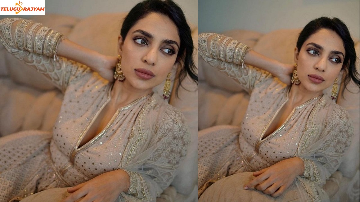 కథాబలం ఉన్న పాత్రలే ఎంచుకుంటా : శోభితా ధూళిపాళ