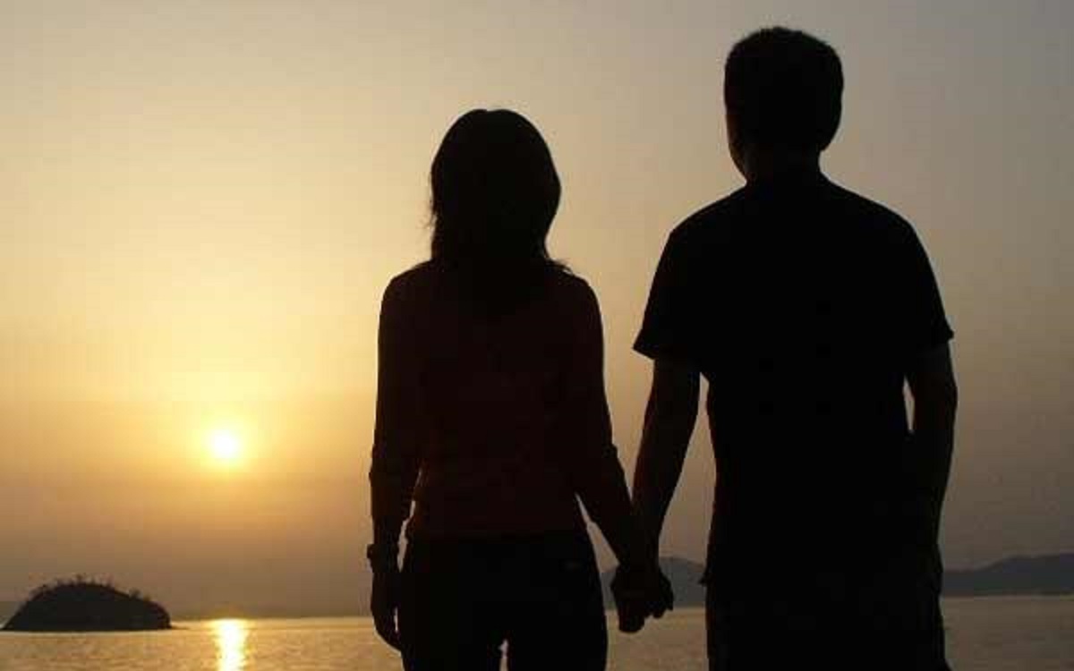 ఒకరికొకరు బ్రేక్ ఇచ్చుకునే ప్రయత్నంలో ఆ అమ్మాయ్.. ఆ అబ్బాయ్.!