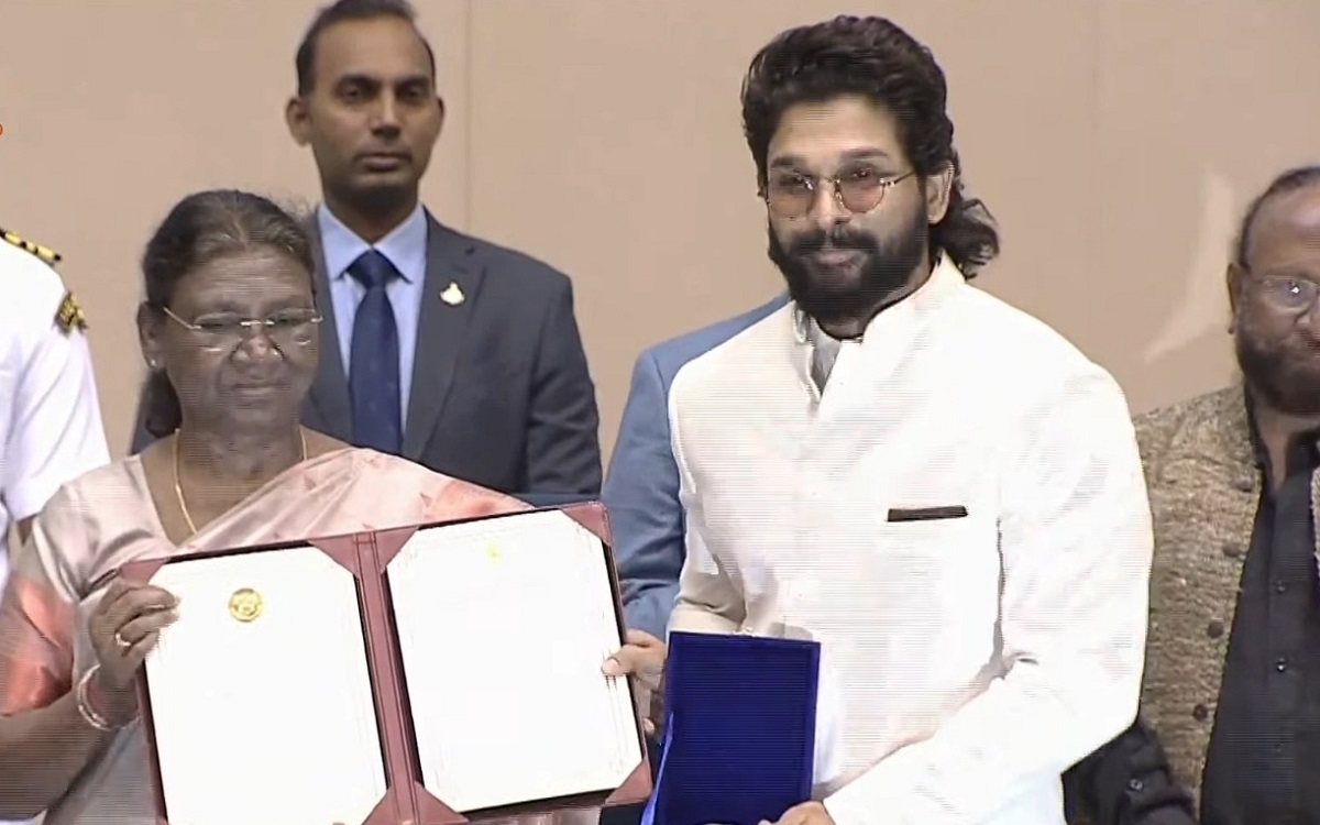 జాతీయ ఉత్తమ నటుడిగా అవార్డు అందుకున్న అల్లు అర్జున్!