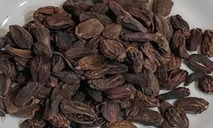 నల్ల యాలకులు తింటే ఇన్ని ఆరోగ్య ప్రయోజనాలా.. ఆ సమస్యలకు చెక్ పెట్టవచ్చా?