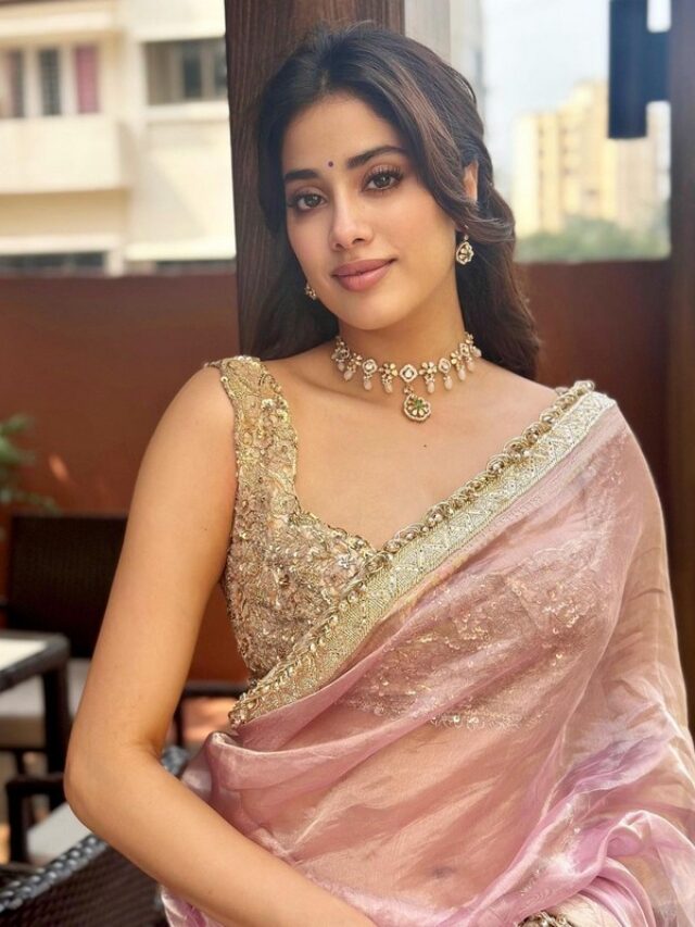 Janhvi Kapoor Beautiful Stills in Saree
