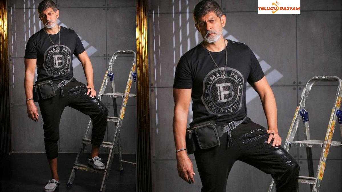 ‘సలార్‌’తో మరో మెట్టు ఎక్కబోతున్న జగ్గుబాయ్‌!