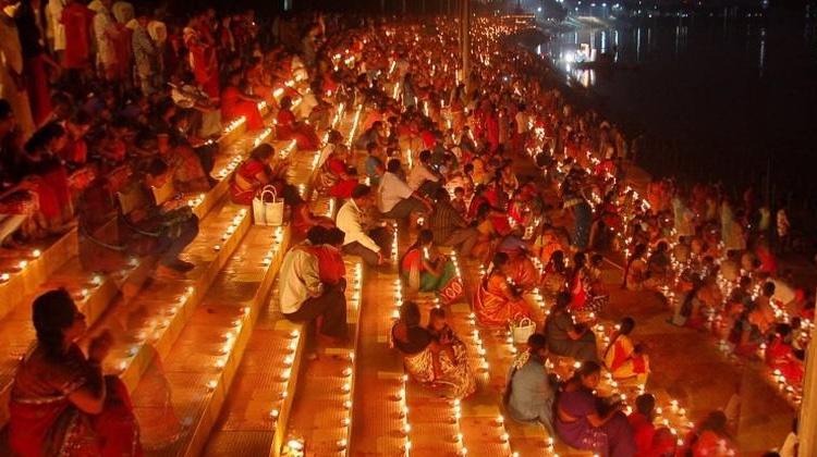 కార్తీక పౌర్ణమి రోజున రావిచెట్టును పూజిస్తే ఇన్ని లాభాలా.. పూజ సమయంలో పాటించాల్సిన నియమాలివే!