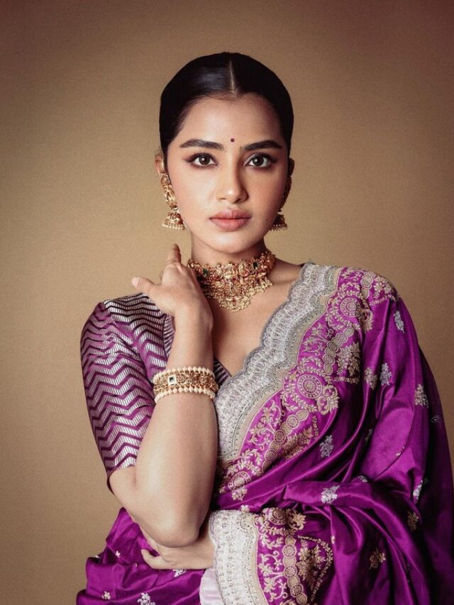 Anupama Parameswaran Fabulous Clicks in Saree