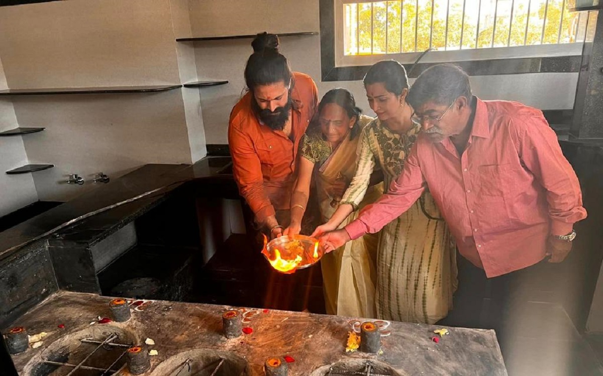 బర్త్‌డే అంటేనే భయమేస్తోంది… మరణించిన అభిమానుల కుటుంబాలకు యశ్‌ పరామర్శ!