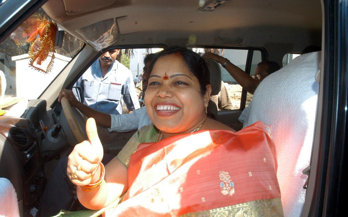 విశాఖ లెక్క మారింది.! బొత్స ఝాన్సీపై పాజిటివ్ రెస్పాన్స్.!