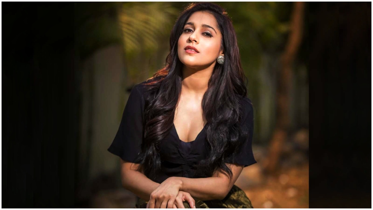 రష్మి జై శ్రీరామ్‌ పోస్ట్‌కు నెటిజన్ల విపరీత వ్యాఖ్యలు… ఘాటుగా రిప్లై ఇచ్చిన అమ్మడు