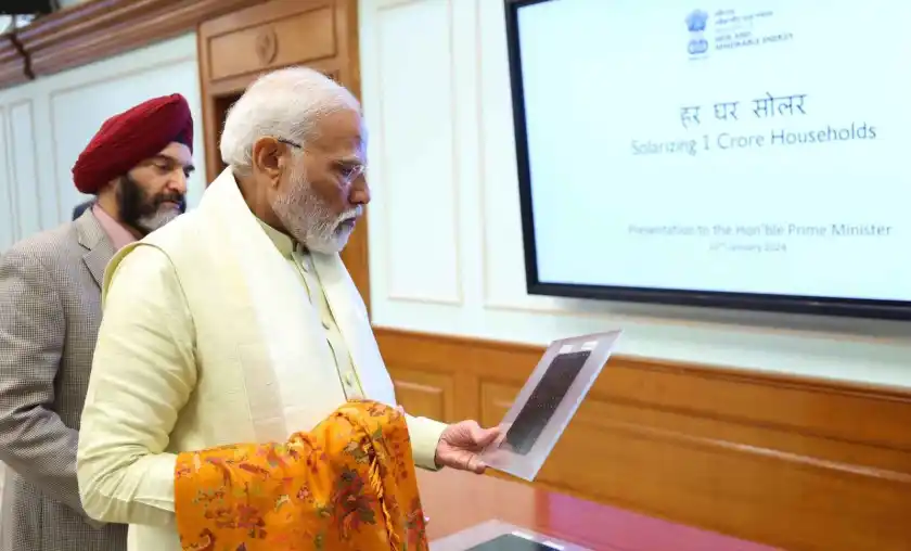 కేంద్రం సూపర్ స్కీమ్.. అంత తక్కువ ఖర్చుతో ఇంటిపై సోలార్ ప్యానెల్స్ నిర్మించుకోవచ్చా?