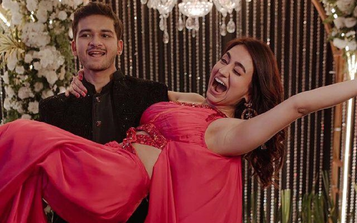 ప్రియుడితో అక్ష ప్రేమపెళ్లి!