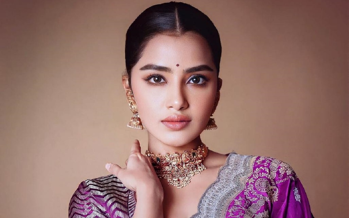 కథ, కాకరకాయ్ లేదు.! హీరోయిన్ గ్లామర్ మీదనే సినిమా.!
