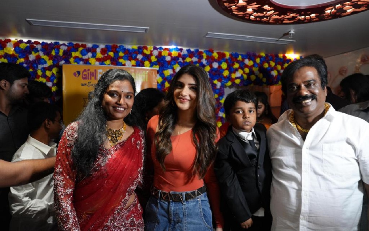 గర్ల్ ఫ్రెండ్ మండి న్యూ బ్రాంచ్ ను ప్రారంభించిన హీరోయిన్ శ్రీలీల !!!