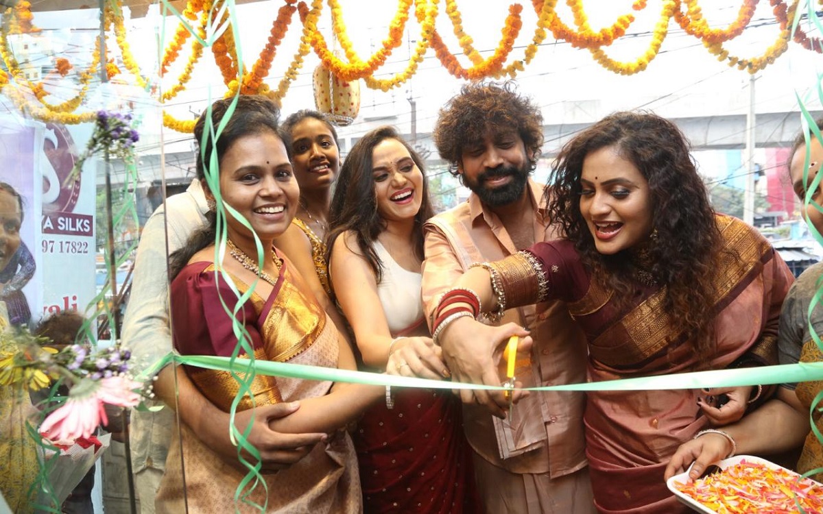 ఆట సందీప్ చేతుల మీదుగా “ఐశ్వర్య సిల్క్స్” 3వ వార్షికోత్సవ వేడుక