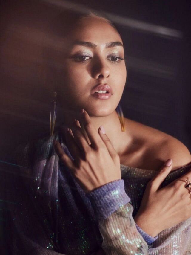 Mrunal Thakur Stunning Looks