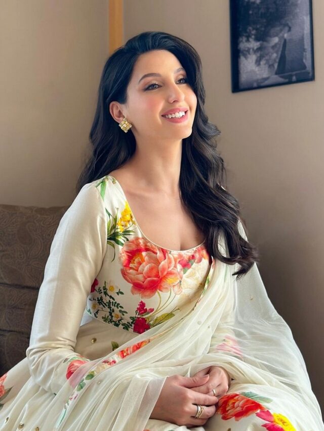 Nora Fatehi Looking Gorgeous in Dress