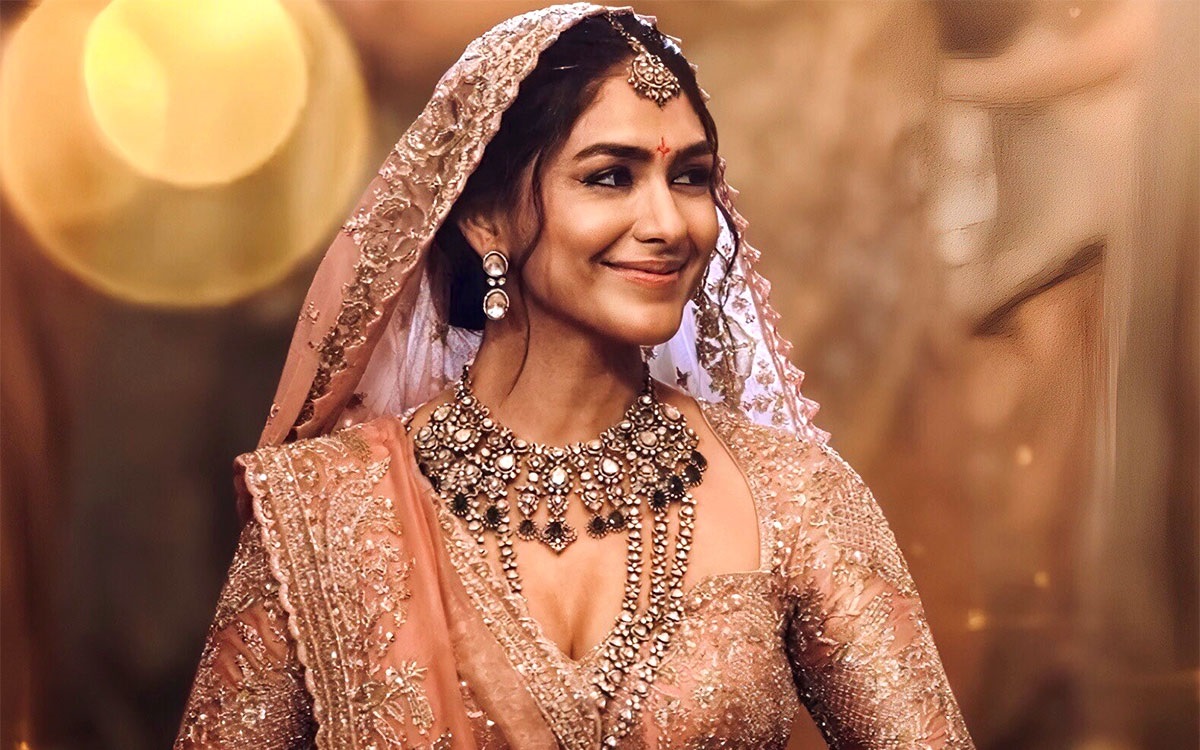 రౌడీ హీరోకి లక్కీ మస్కట్ మృనాల్ ఠాకూర్