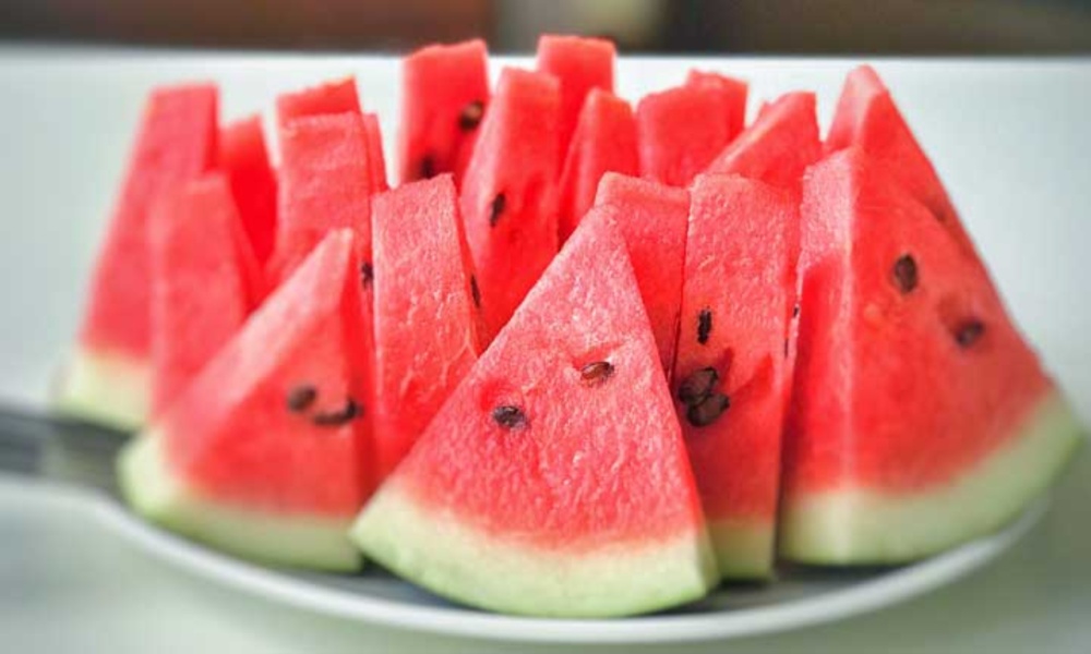 Watermelon: పుచ్చకాయ ఫ్రిజ్లో పెట్టకూడదా.. పెడితే ఏం జరుగుతుందో తెలుసా!
