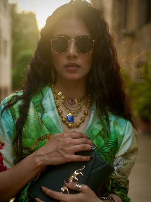 Malavika Mohanan Awesome Pics