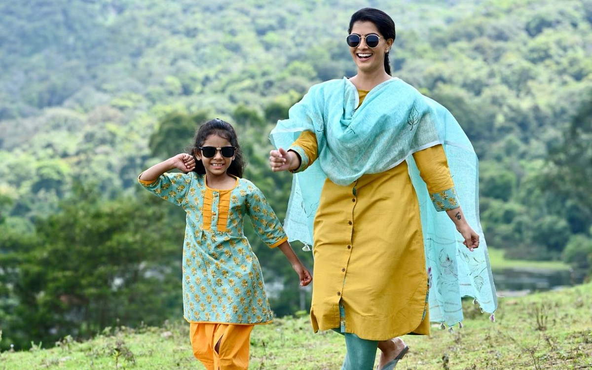 ‘శబరి’ నుంచి ..నా చెయ్యి పట్టుకోవే పాట విడుదల!