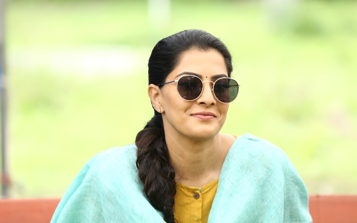 మే 3న వరలక్ష్మీ శరత్ కుమార్‌తో మహా మూవీస్ తెరకెక్కించిన ‘శబరి’ విడుదల