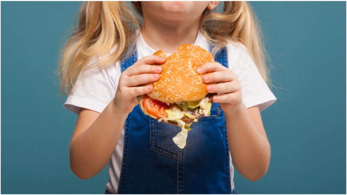 Foods: పొరపాటున కూడా ఈ ఫుడ్స్ మీ పిల్లలకు అస్సలు పెట్టకండి.. ఇంతకీ అవేటంటే?