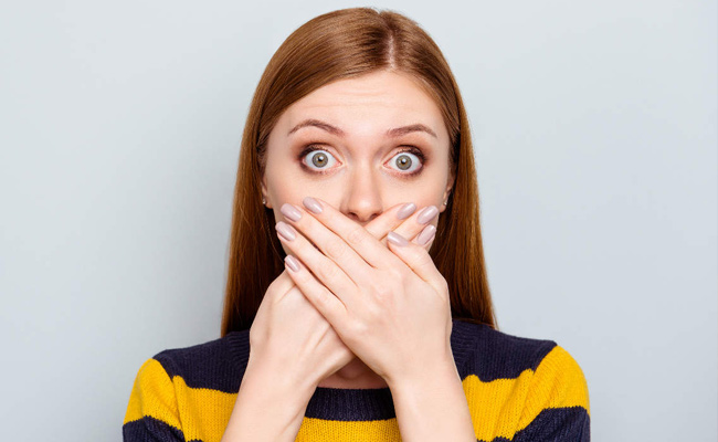 ఈ చిట్కాలు పాటిస్తే నోటి దుర్వాసన సమస్య సులువుగా దూరం.. ఏం చేయాలంటే?