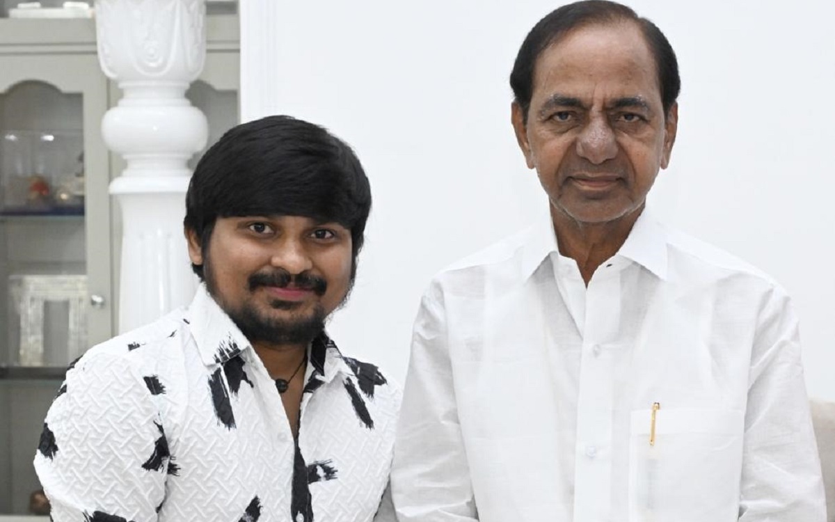 బీఆర్‌ఎస్‌ అధినేత కేసీఆర్‌ లాంచ్ చేసిన జబర్దస్త్‌ రాకింగ్‌ రాకేశ్‌ ‘కేసీఆర్‌’ సినిమాలోని పాట