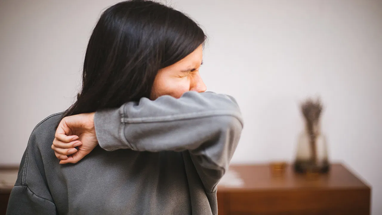 వరుస తుమ్ముల వల్ల ఇబ్బందులు పడుతున్నారా.. ఈ చిట్కాలతో సమస్యలకు చెక్!