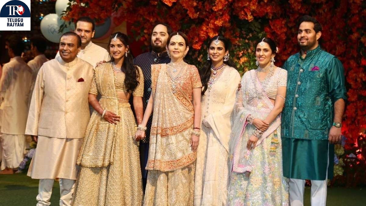 అంబానీ ఇంట్లో వేడుక.. ఊళ్లో పెళ్లికి..!?