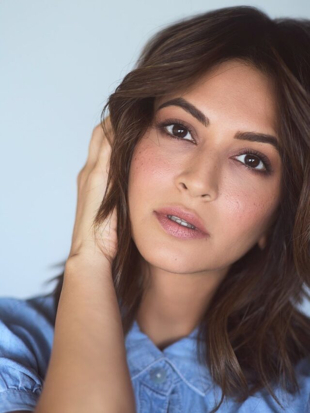 Kriti Sanon Looks Awesome in Blue Outfit