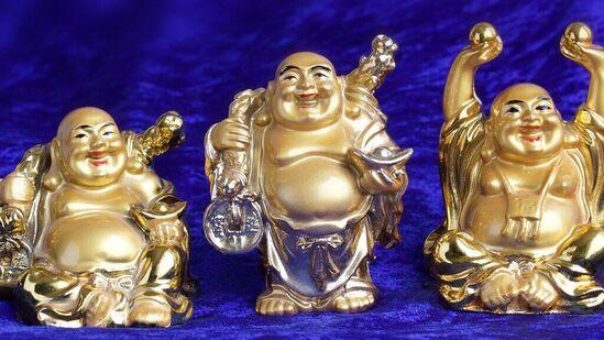 ఇంట్లో లాఫింగ్ బుద్ధా ఆ దిశగా పెట్టుకుంటే మంచిదా.. ఈ విగ్రహం వల్ల నష్టాలు, లాభాలు ఇవే!