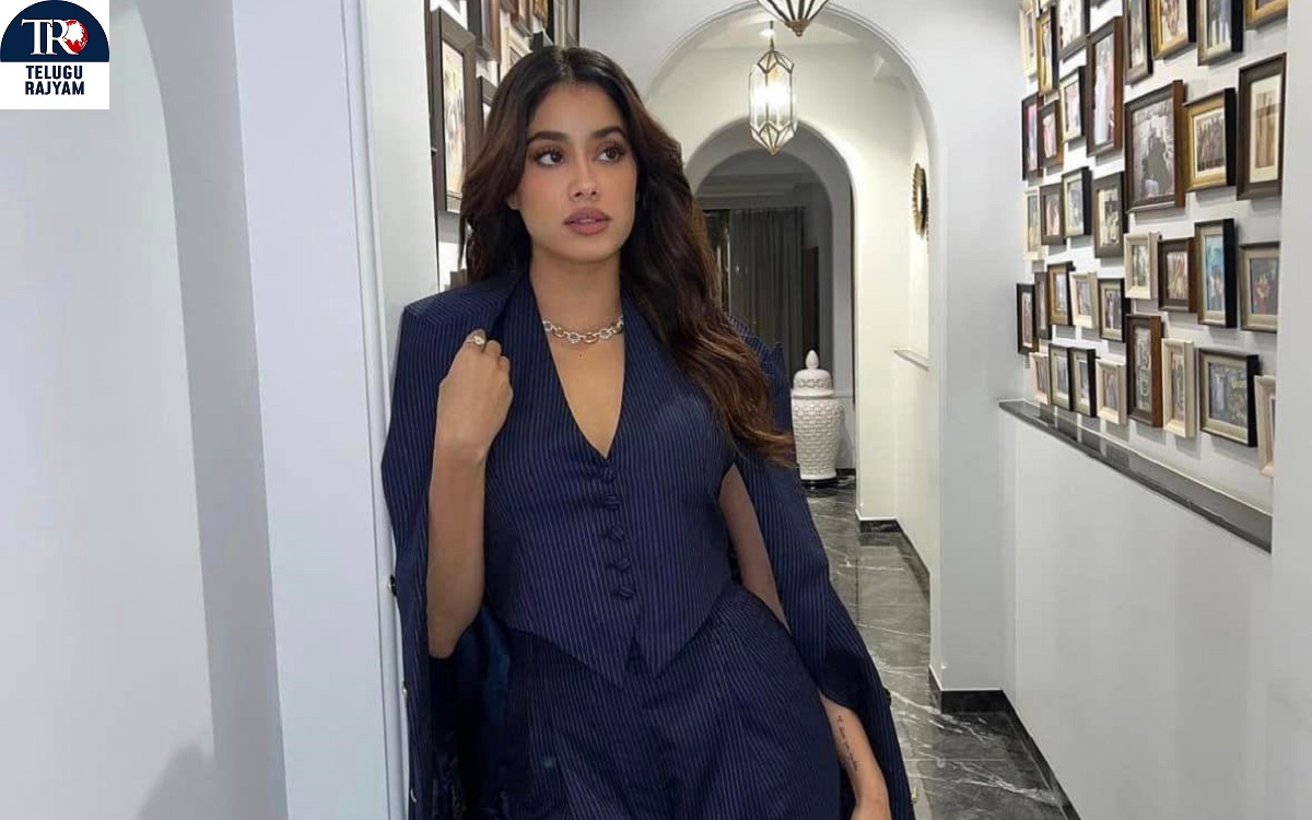 తెలుగువారు కళకు ప్రాధాన్యం ఇస్తారు.. ‘దేవర’ విశేషాలను వివరించిన జాన్వీకపూర్‌!