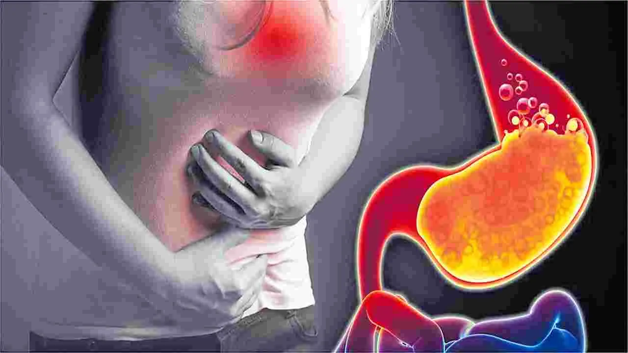 అజీర్తి సమస్యతో బాధ పడుతున్నారా.. ఈ సమస్యకు చెక్ పెట్టే అద్భుతమైన చిట్కాలివే!