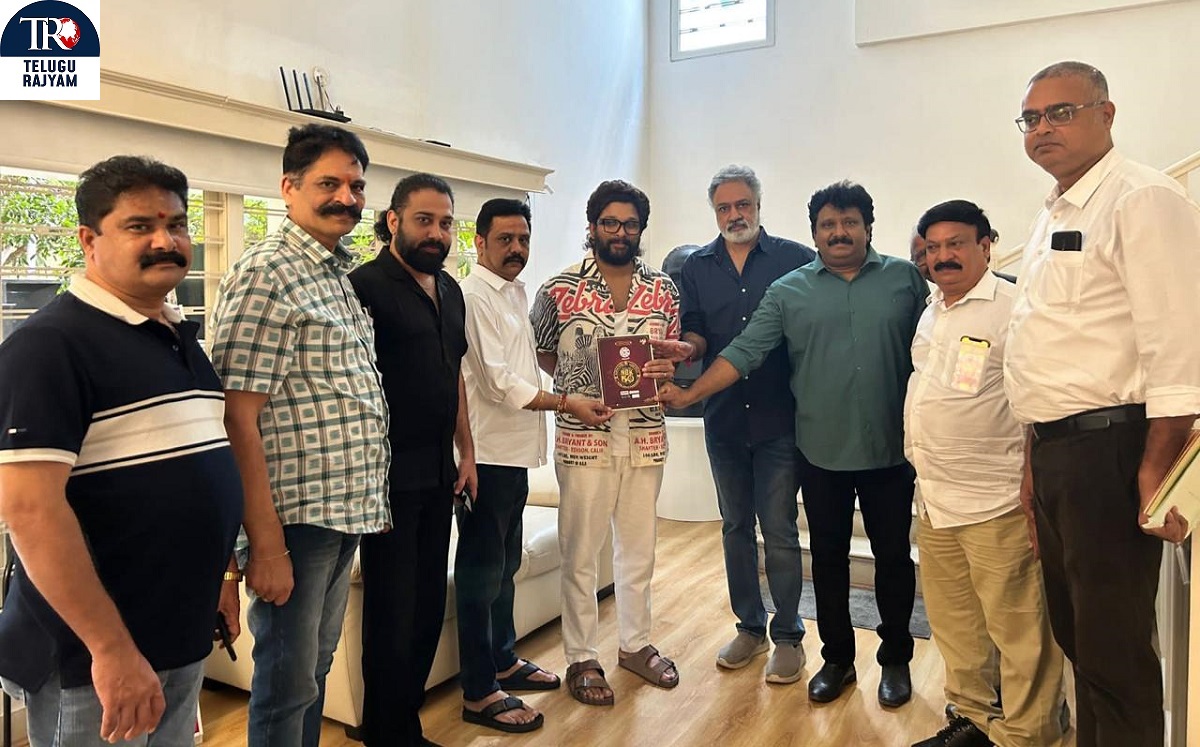 అల్లు అర్జున్ గారిని బాలకృష్ణ గారి స్వర్ణోత్సవ వేడుకలకు ఆహ్వానం అందించడం జరిగింది